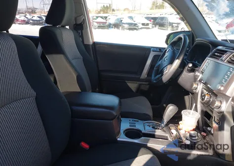 2021 Toyota 4Runner Sr5 z USA, uszkodzony, nr VIN JTEMU5JRXM5925101